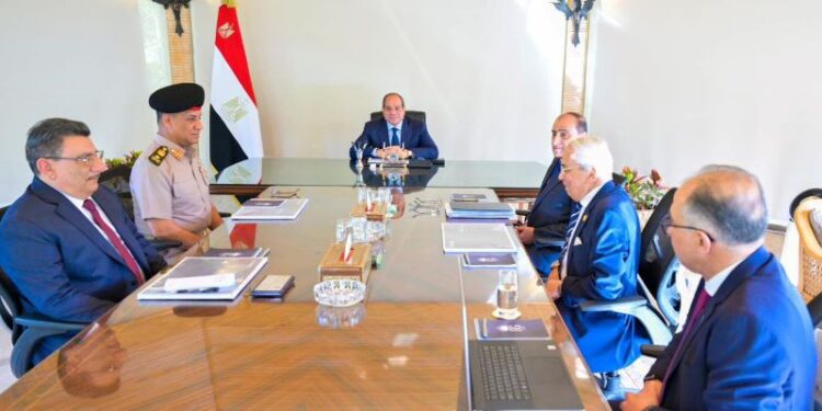 الرئيس السيسي خلال الاجتماع لمناقشة عرضاً للمخطط التنموي الشامل لمدينة الجلالة