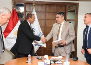 الهيئة العامة لموانئ البحر الأحمر وهيئة قناة السويس توقعان عقدًا لبناء وتوريد 4 قاطرات بحرية و 3 لنشات خدمة