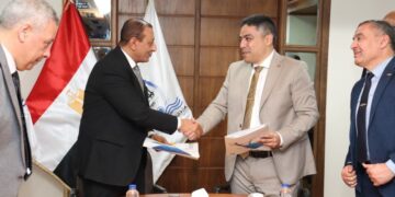 الهيئة العامة لموانئ البحر الأحمر وهيئة قناة السويس توقعان عقدًا لبناء وتوريد 4 قاطرات بحرية و 3 لنشات خدمة