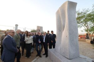 تجديد عرض 3 أعمال فنية من «سمبوزيوم أسوان» بميادين السويس