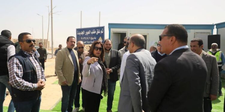 وزيرة التنمية المحلية والبيئة تقوم بزيارة ميدانية لأعمال غلق وتطوير مقلب العبور الجديدة