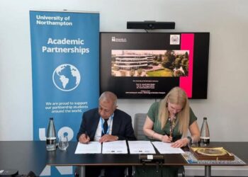 «رئيس الأكاديمية العربية» يبحث آفاق التعاون الدولي مع جامعة «نورثهامبتون» البريطانية