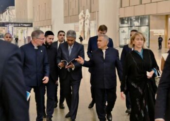 رئيس جمهورية تتارستان يزور المتحف المصري الكبير ويشيد بتجربة العرض المتحفي