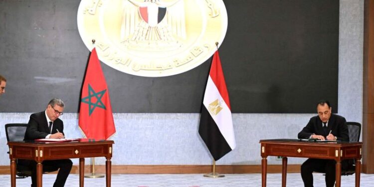 رئيسا حكومة مصر والمغرب يشهدان توقيع عددٍ من الوثائق