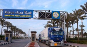 شحنات الترانزيت تواصل تدفقها عبر خط «الرورو» بميناء دمياط