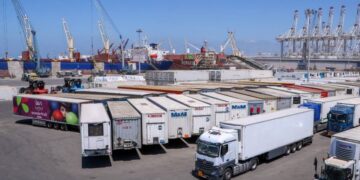 شحنات الترانزيت تواصل تدفقها عبر خط «الرورو» بميناء دمياط