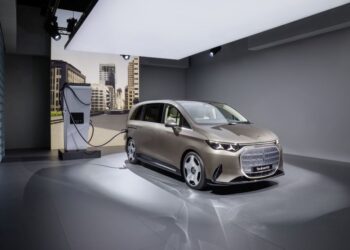 مرسيدس-بنز VLE الكهربائية الجديدة كليًا أصبحت متاحة الآن للطلب عالمياً