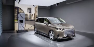 مرسيدس-بنز VLE الكهربائية الجديدة كليًا أصبحت متاحة الآن للطلب عالمياً