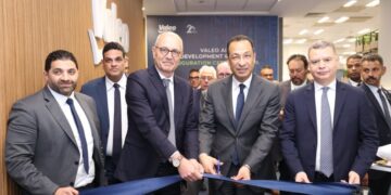 وزير الاتصالات يفتتح مركز تطوير الذكاء الاصطناعي لشركة فاليو Valeo بالقرية الذكية
