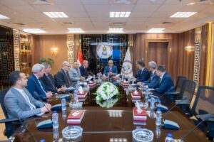 وزير الدولة للإنتاج الحربي يعقد اجتماع مع رئيس مجلس إدارة الشركة