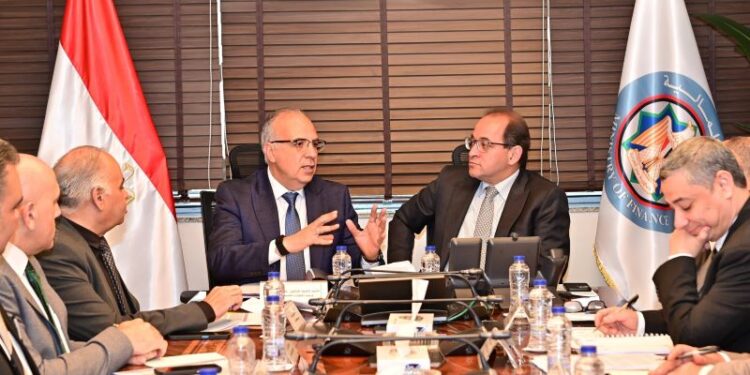 وزيرا المالية والري يبحثان تمويل مشروعات التحول إلى أنظمة الري الحديث