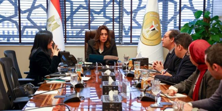 ■ وزيرة التنمية المحلية والبيئة تناقش مع اتحاد بنوك مصر التعاون في تحالف تمويل الاستدامة وتنفيذ برنامج NEXT GEN