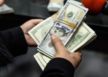 تراجع سعر الدولار في البنوك اليوم الأحد 3 مايو