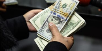 تراجع سعر الدولار في البنوك اليوم الأحد 3 مايو