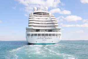 قمة قادة المجلس العالمي للسفر والسياحة تنعقد على متن السفينة السياحية Crystal Serenity