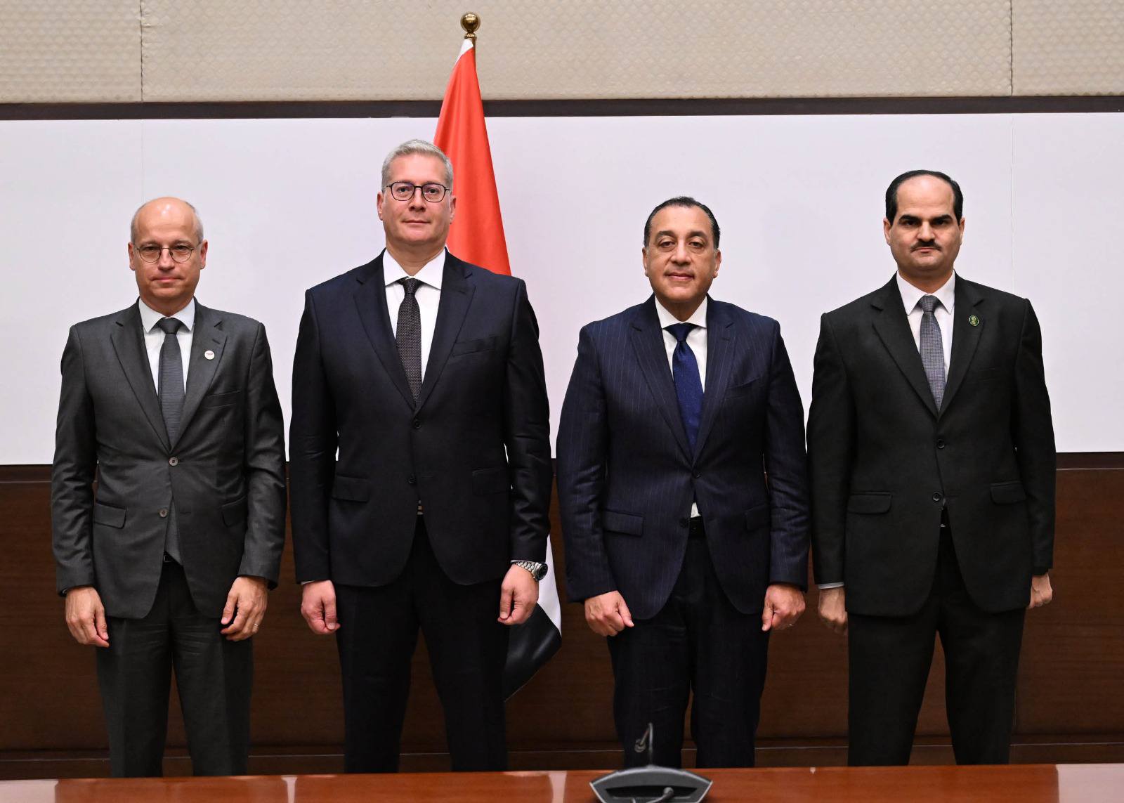 رئيس الوزراء يشهد توقيع مذكرة تفاهم للتعاون في أنشطة استكشاف الغاز الطبيعي بمنطقة غرب البحر المتوسط
