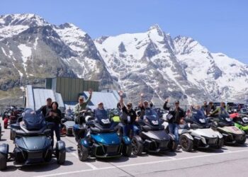 Can-Am تقود أكبر تجمع أوروبي للمركبات ثلاثية العجلات إلى أعلى جبل في النمسا