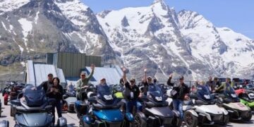 Can-Am تقود أكبر تجمع أوروبي للمركبات ثلاثية العجلات إلى أعلى جبل في النمسا