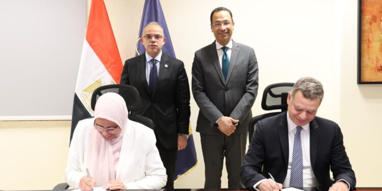 وزيرا الاتصالات والاستثمار يشهدان توقيع بروتوكول تعاون بين "ايتيدا" وصندوق تنمية الصادرات