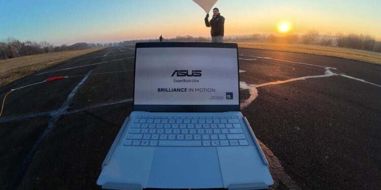إرسال الحاسوب المحمول الجديد ExpertBook Ultra إلى ارتفاع يتجاوز ارتفاع قمة جبل إيفرست .. أسوس أجرت تجربة في بيئة قاسية