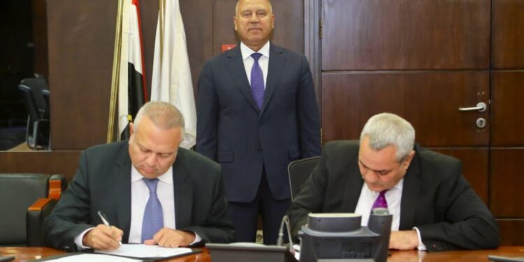 سكاي بورتس توقع مذكرة تفاهم مع وزارة النقل لإنشاء ميناء جاف ببرج العرب