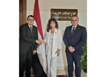 لقاء السفير محمد كريم شريف والدكتورة هدى يسى