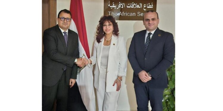 لقاء السفير محمد كريم شريف والدكتورة هدى يسى