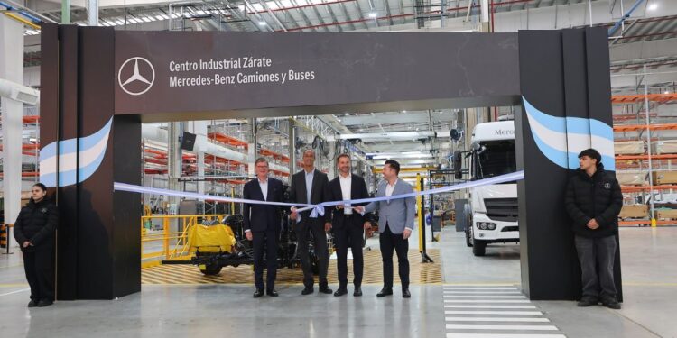 Daimler Truck تفتتح مصنعًا جديدًا لإنتاج الشاحنات والحافلات في الأرجنتين