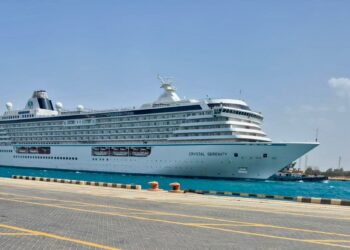 «ميناء السخنة» يستقبل السفينة (CRYSTAL SERENITY) بحمولة 1100 فرد