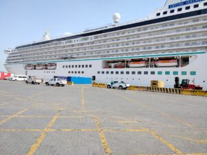 «ميناء السخنة» يستقبل السفينة (CRYSTAL SERENITY) بحمولة 1100 فرد