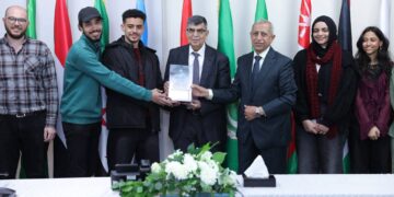 بعد فوزهم بالمركز الأول.. رئيس الأكاديمية العربية يكرم أبطال «RoboCup»
