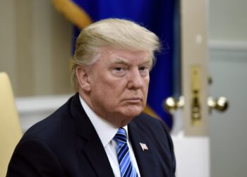 ترامب: سأرفع الرسوم الجمركية المفروضة على السيارات القادمة من الاتحاد الأوروبي إلى 25%