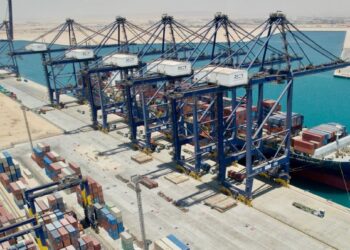 وزير النقل يجري جولة تفقدية هامة بمشروع استكمال وتطوير ميناء السخنة