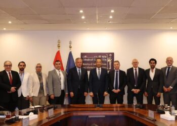 وزير الاتصالات يبحث مع غرفة صناعة تكنولوجيا المعلومات تعزيز التعاون المشترك لدعم الشركات الناشئة والصغيرة والمتوسطة
