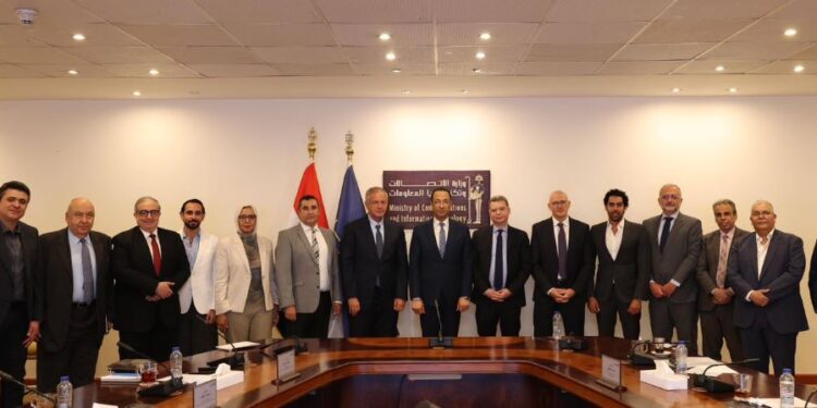وزير الاتصالات يبحث مع غرفة صناعة تكنولوجيا المعلومات تعزيز التعاون المشترك لدعم الشركات الناشئة والصغيرة والمتوسطة