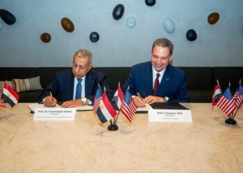 تعزيز التعاون الأكاديمي والبحثي المشترك بين الأكاديمية العربية و جامعة جنوب فلوريدا