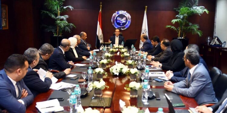 الرئيس التنفيذي للهيئة العامة للاستثمار والمناطق الحرة يتابع خطط التوسع بالمناطق الحرة