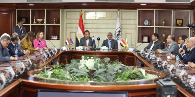 تعزيز التعاون في مجالات التطوير المؤسسي الرقمي والتنمية المجتمعية الرقمية بمحافظة بني سويف