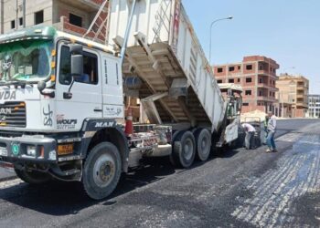 رفع كفاءة الطرق بمدن 6 أكتوبر وأكتوبر الجديدة والعبور والشروق والقرى السياحية