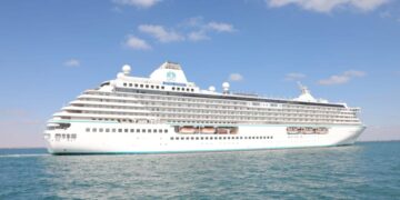 قمة قادة المجلس العالمي للسفر والسياحة تنعقد على متن السفينة السياحية "Crystal Serenity"