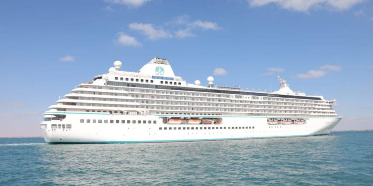 قمة قادة المجلس العالمي للسفر والسياحة تنعقد على متن السفينة السياحية "Crystal Serenity"