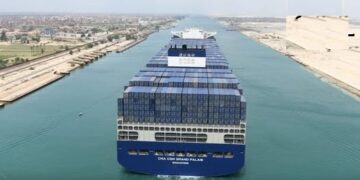 قناة السويس تشهد عبور سفينة الحاويات العملاقة «CMA CGM GRAND PALAIS»
