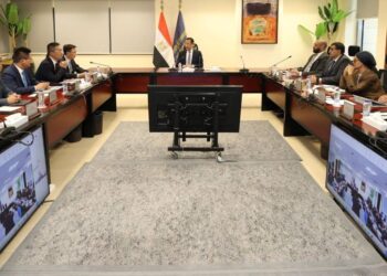 وزير الاتصالات يبحث مع مسئولي شركة هواوي Huawei تعزيز التعاون