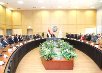 وزير النقل يترأس اجتماع الجمعية العمومية العادية وغير العادية للشركة القابضة لمشروعات الطرق والكباري والأعمال البحرية