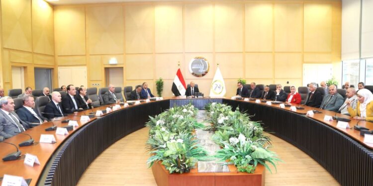 وزير النقل يترأس اجتماع الجمعية العمومية العادية وغير العادية للشركة القابضة لمشروعات الطرق والكباري والأعمال البحرية
