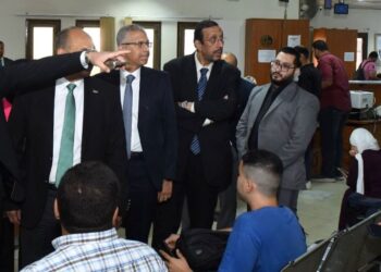 رئيس هيئة الاستثمار يواصل جولاته الميدانية ويتفقد مركز خدمات المستثمرين بمدينة العاشر من رمضان