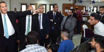 رئيس هيئة الاستثمار يواصل جولاته الميدانية ويتفقد مركز خدمات المستثمرين بمدينة العاشر من رمضان