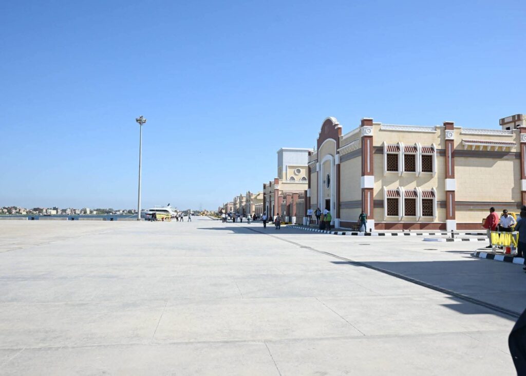 رئيس الوزراء يتفقد أعمال تطوير ميناء رشيد بعد تطويره