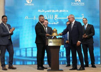 عمر رضوان خلال قرع الجرس احتفالا بانتقال شركة توسع للتخصيم  إلى السوق الرئيسي