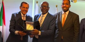 الاتحاد العربي لغرف الملاحة البحرية يكرم وزير البنى التحتية والنقل السوداني